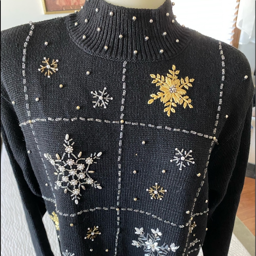 OHI Black ladies pullover sweater size L jeweled front